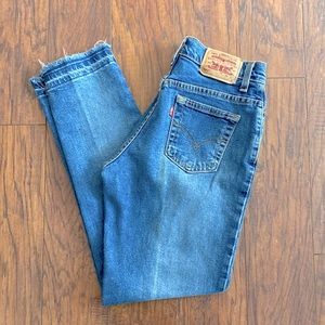 Levi’s 550 relaxed tapped fit - size 4